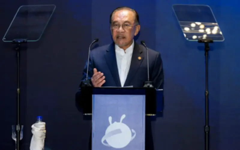 Dagangan yuan dan ringgit meningkat, tetapi dolar masih penting, kata PM