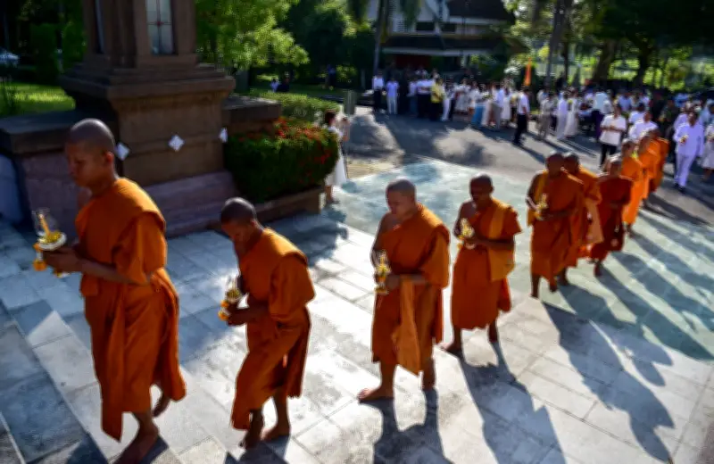 Kanak-kanak pandu lori langgar perarakan sami Buddha di Thailand, lapan maut