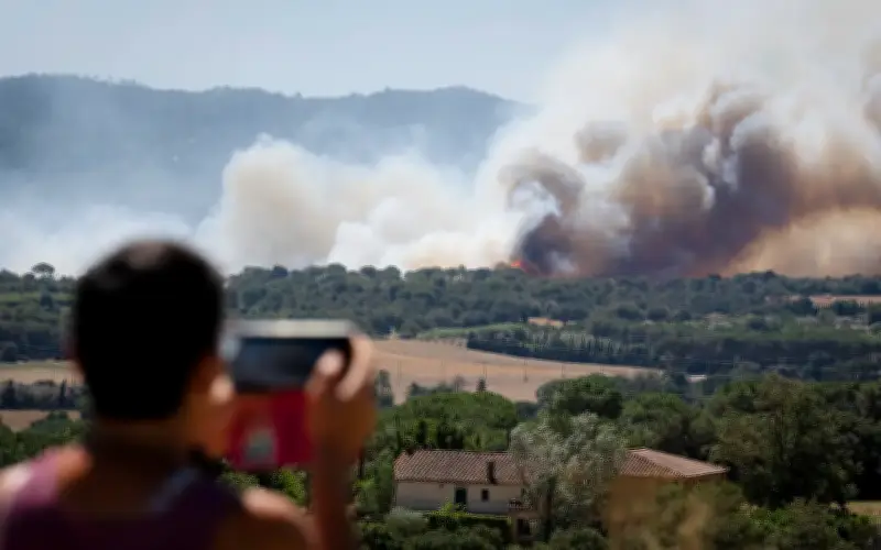 Kebakaran hutan ancam Costa Brava, Portugal mohon bantuan