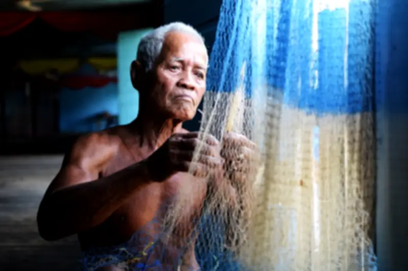Kehidupan di Rumah Haliah: Sungai, Buaya, dan Keberanian di Arus