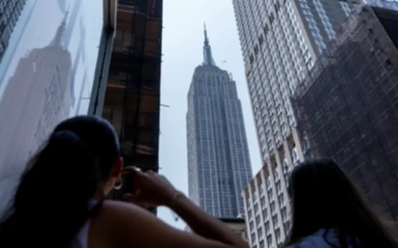Pasangan Rusia panjat puncak Empire State untuk lamaran