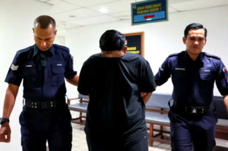 Pekerja Kedai Perkakasan di Terengganu Didakwa Rogol Adik Kandung, Mengaku Tidak Bersalah