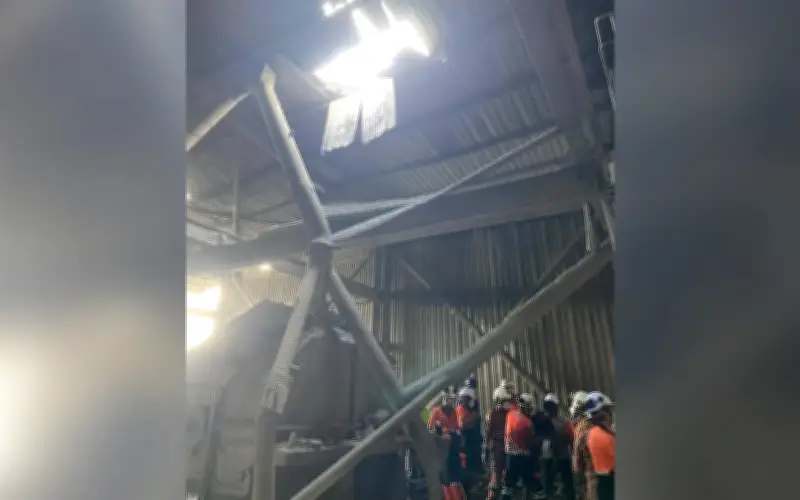 Pekerja kilang terselamat dengan cedera ringan selepas jatuh 9 meter