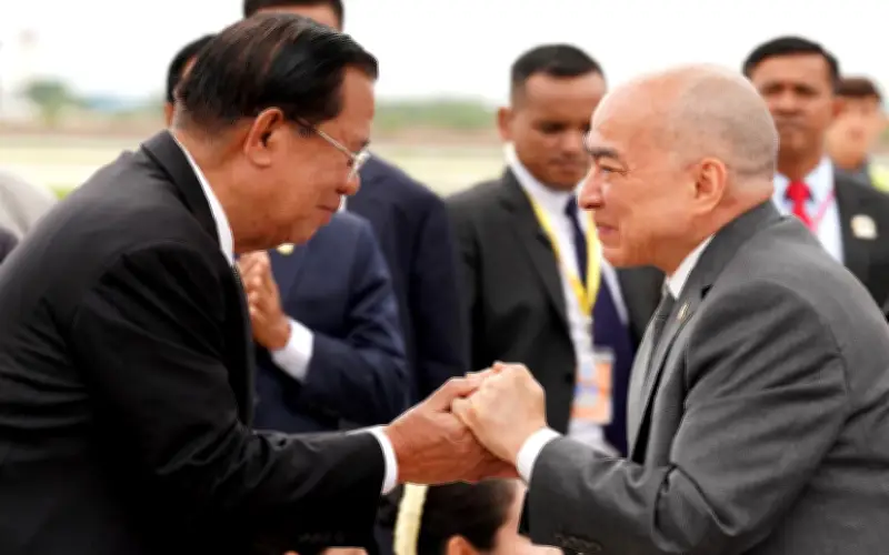 Raja Kemboja pulang dari China selepas rawatan kanser prostat
