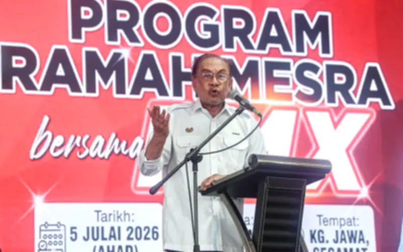 Rumah Untuk Penjawat Awam Dibina Di Atas Tanah Kerajaan Terbiar, Kata Anwar