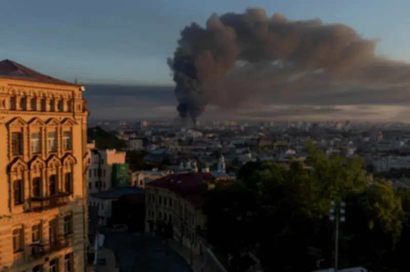 Serangan Rusia bakar Kyiv, 30 maut, jerebu toksik landa ibu negara Ukraine