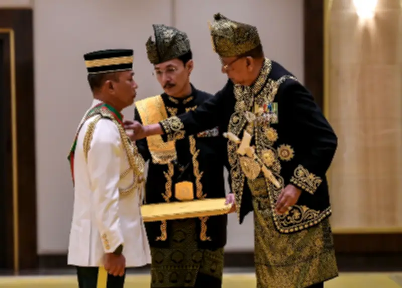 Sultan Kedah kurnia darjah kebesaran kepada Panglima Angkatan Tentera dan Ketua Polis Negara sempena ulang tahun ke-84