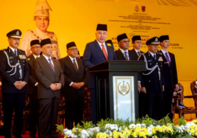 Sultan Perak Rasmi Kem 69 Komando Sultan Nazrin Shah di Ulu Kinta