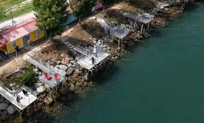 Chalet pancing di tengah laut tanpa bot di Lumut, Perak