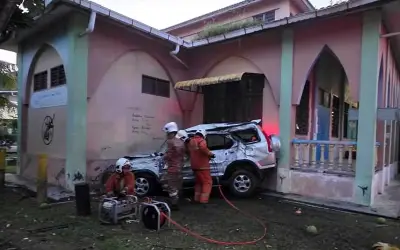 Dua Wanita Indonesia Maut Selepas SUV Rempuh Surau di Pasir Puteh