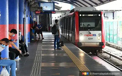 Penumpang LRT Hang Tuah diselamatkan selepas jatuh ke landasan