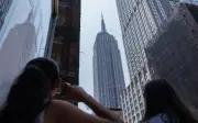 Pasangan Rusia panjat puncak Empire State untuk lamaran