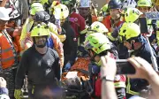 Penyelamat Tarik Lelaki Venezuela Hidup dari Runtuhan Lapan Hari Selepas Gempa