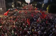 Puluhan ribu rakyat Albania bantah projek resort berkaitan menantu Trump