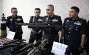 Razia di Sitiawan: Polis Rampas 208 Peluru Hidup, Senjata Api Tiruan