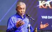 Zahid janji eratkan hubungan Putrajaya dengan kerajaan Johor